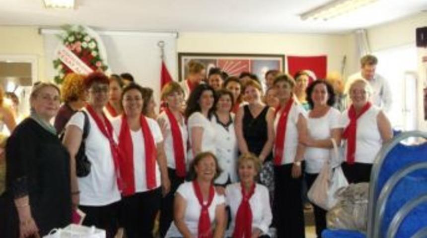 Kuşadası Chp Kadın Kollarında Nimet Dede G&uuml;ven Tazeledi