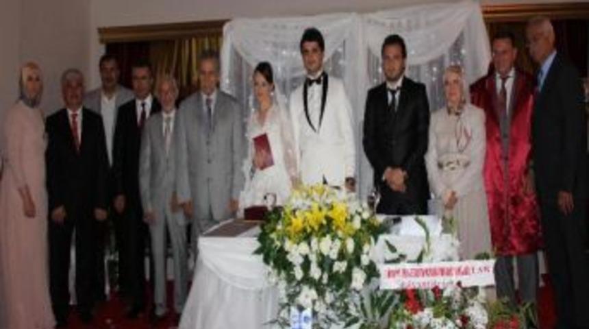 B&uuml;lent Arın&ccedil;, Nikah Şahidi Oldu