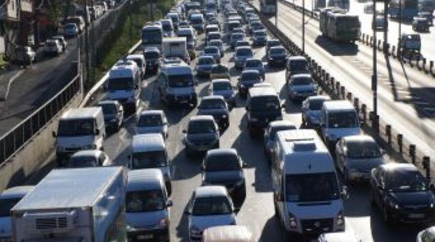 Hali&ccedil; K&ouml;pr&uuml;s&uuml;&rsquo;ndeki &Ccedil;alışma Trafiği Olumsuz Etkiliyor