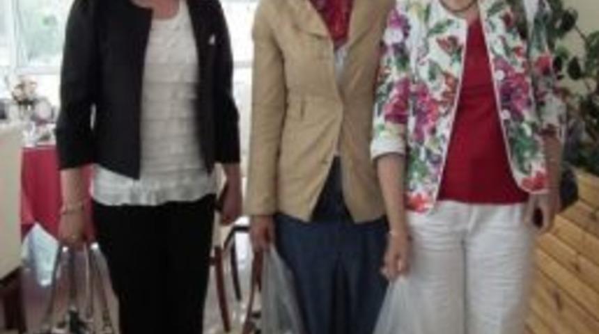 Ak Partili Kadınlardan &lsquo;mavi Kapak Kampanyası&rsquo;na Destek