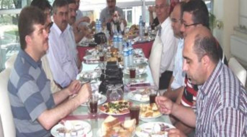 B&uuml;ro Memur-sen Ak Parti Teşkilatıyla Kahvaltıda Buluştu