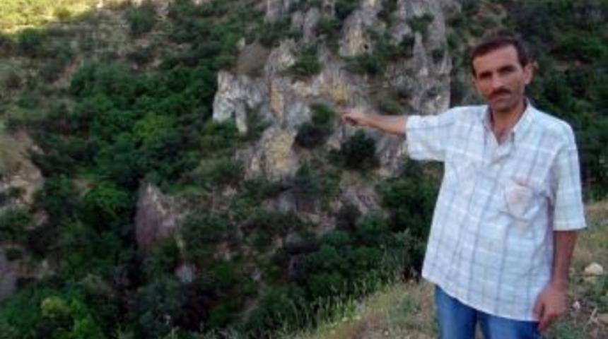 Şelaleye İnmeye &Ccedil;alışırken 25 Metreden D&uuml;ş&uuml;p Yaralandı