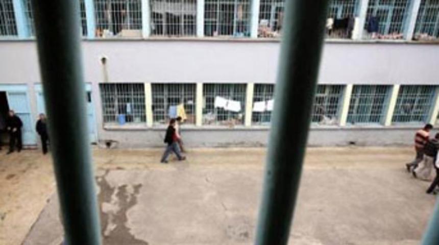 Cezaevinde tecav&uuml;ze tazminat istemi