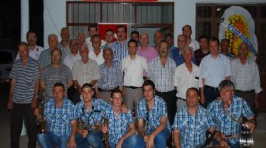 Balkan G&ouml;&ccedil;menleri Kadık&ouml;y&rsquo;de Dernek Kurdu