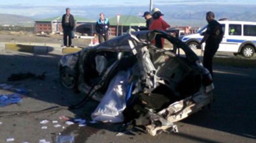 Ehliyetsiz s&uuml;r&uuml;c&uuml; dehşeti; 4 &ouml;l&uuml;, 3 yaralı