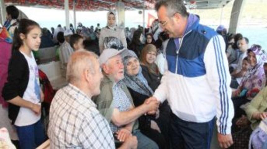 Gebzeliler'in Y&uuml;r&uuml;y&uuml;ş&uuml;ne Tekne Gezisi Renk Kattı