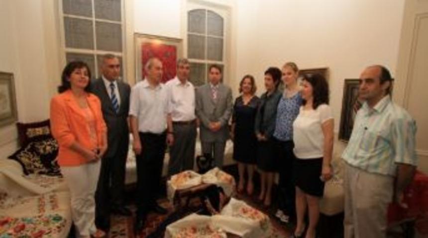 Konak Halk &Uuml;niversitesi 2012 Yılı Mezunlarından Muhteşem Sergi