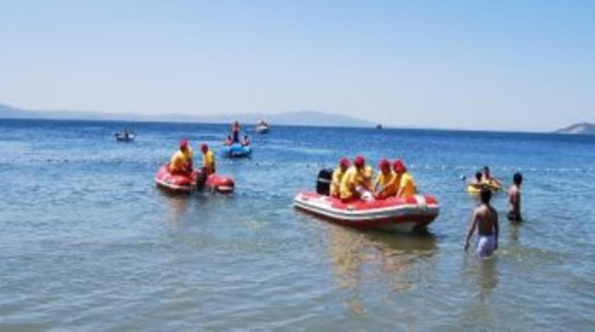 Cankurtaranlar 10 Kişiyi Boğulmaktan Kurtardı