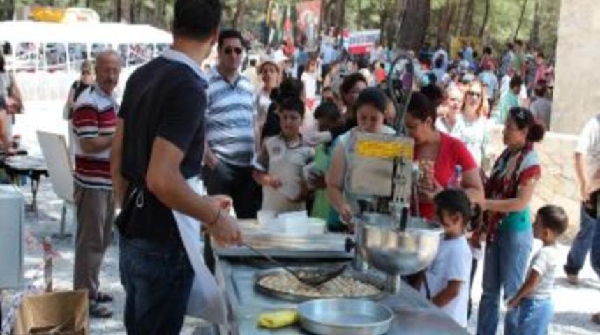 İzmir Alevileri Ve Bektaşileri Samudbaba T&uuml;rbesinde İbadeti Sona Erdi