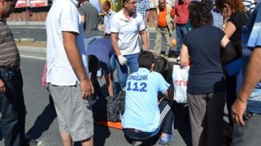 Yolun Karşısına Ge&ccedil;mek İsteyen Kadına Otomobil &Ccedil;arptı