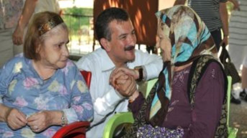 Tatı, Babalar G&uuml;n&uuml;&rsquo;n&uuml; Huzurevi&rsquo;nde Kutladı