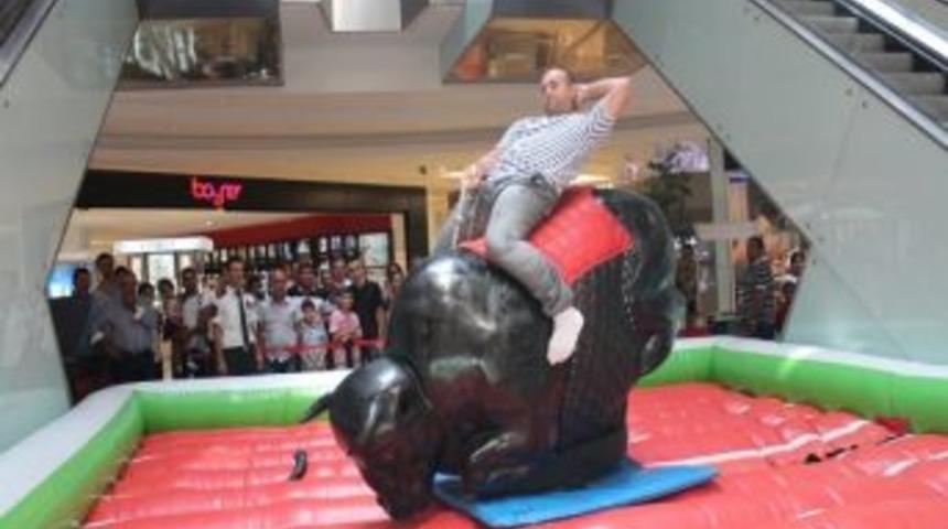 Babalar Rodeo Yarışmasında Stres Attı