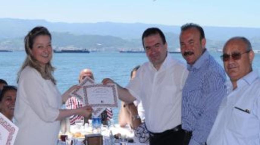 Gen&ccedil; İş Kadınları'ndan Başkan Doğan'a "babalık Diploması"