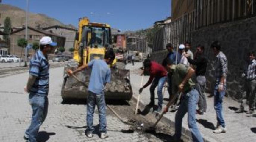 Hakkari Belediyesi&rsquo;nden &Ccedil;evre Temizliği