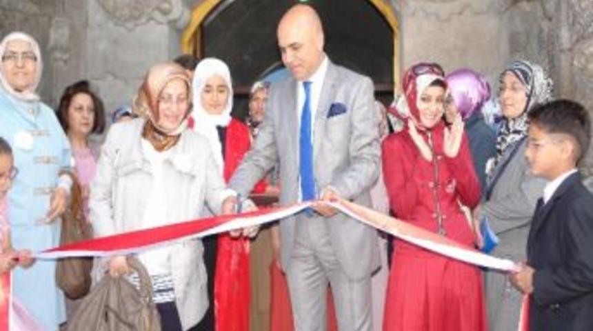 Tarihi Mek&acirc;nda, El Emeği G&ouml;z Nurunun Sergisi