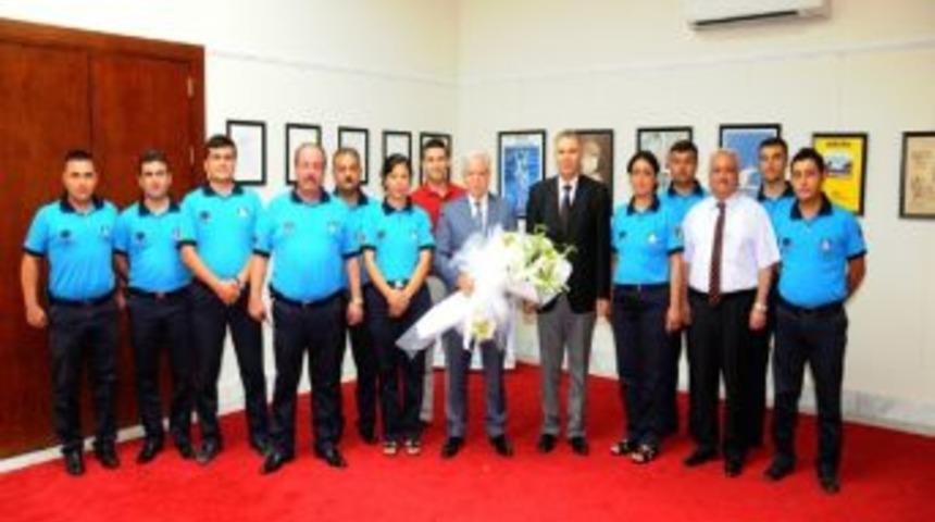 Zabıtadan Aldırmaz&rsquo;a Babalar G&uuml;n&uuml; Kutlaması