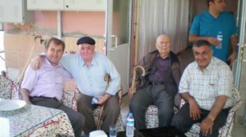 Kent Konseyi Y&uuml;r&uuml;tme Kurulu &Uuml;yeleri Huzurevi Sakinlerini Ziyaret Etti