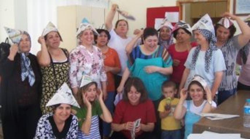Dikiş Nakış Kursunu Bitirdiler Gazete Kağıdından Kep Giydiler