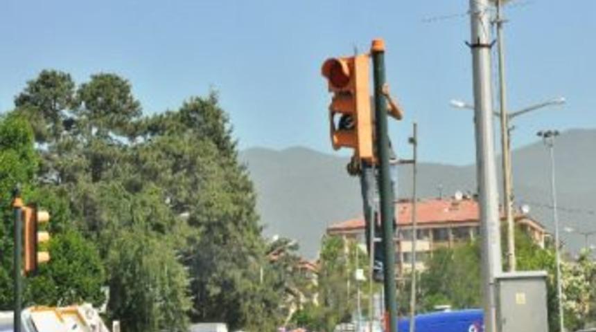 Bolu&rsquo;da Trafik Işıkları Bakımdan Ge&ccedil;iyor