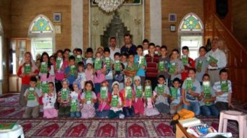 G&uuml;l Kitapevinden Yaz Kuran Kursu &Ouml;ğrencilerine Elifba C&uuml;z&uuml;