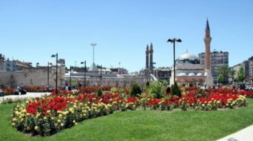 Sivas&rsquo;ta 3 Bin G&uuml;l A&ccedil;tı