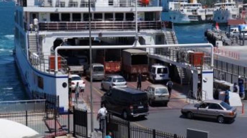 K&ouml;pr&uuml; Trafiği Vatandaşları Deniz Ulaşımına Sevk Etti