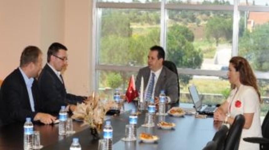 Konsolos Mcdonald Çtb’yi Ziyaret Etti