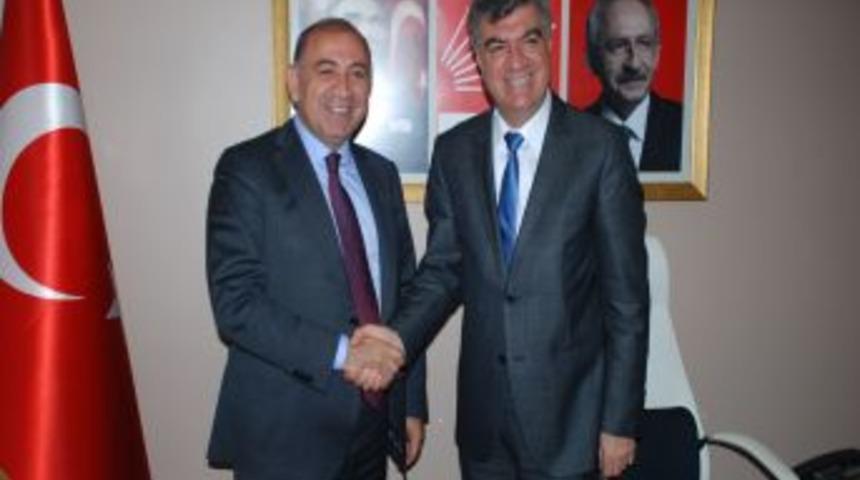 G&uuml;rsel Tekin, CHP İzmir İl Başkanlığı'nı Ziyaret Etti