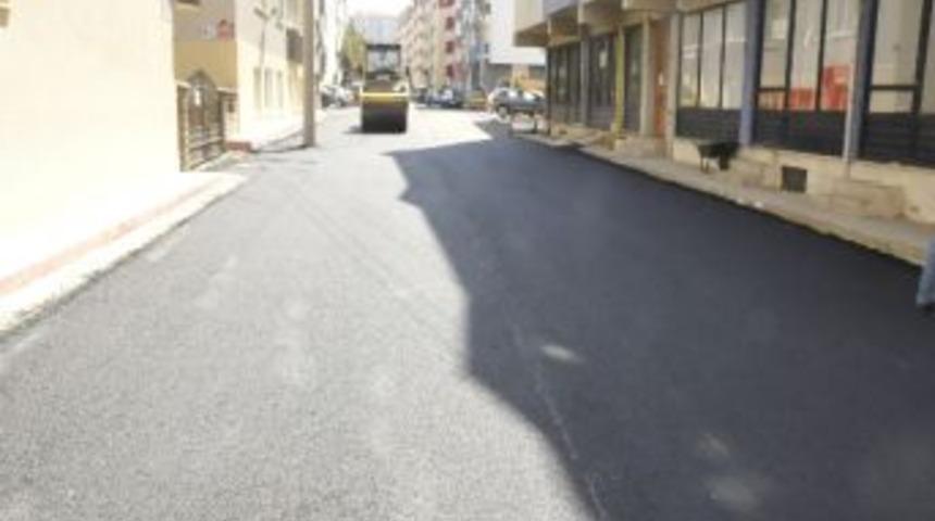 &Ccedil;orlu`da Asfaltlama &Ccedil;alışmaları S&uuml;r&uuml;yor