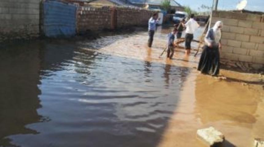 &Ccedil;aldıran&rsquo;da Sel Baskını