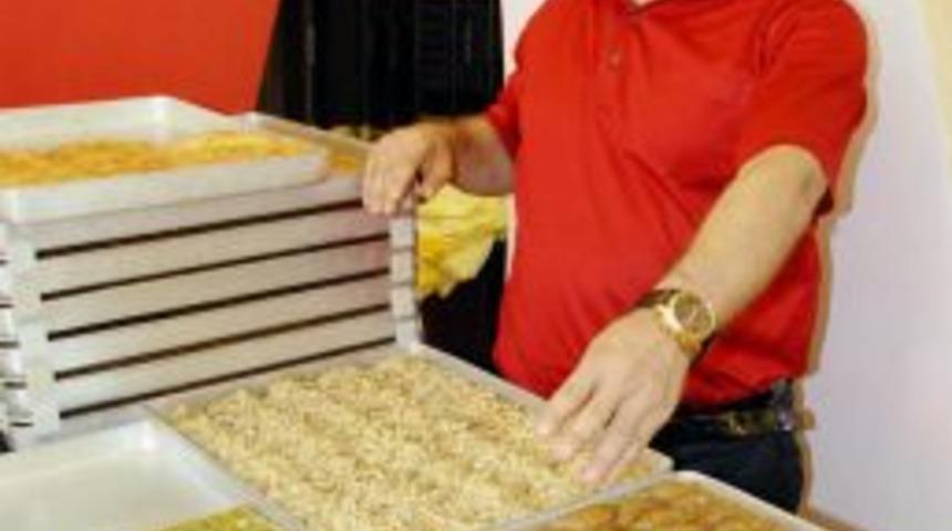 'Bayat Keteler Baklavaya Ceviz I&ccedil;i Gibi Katılıyor'