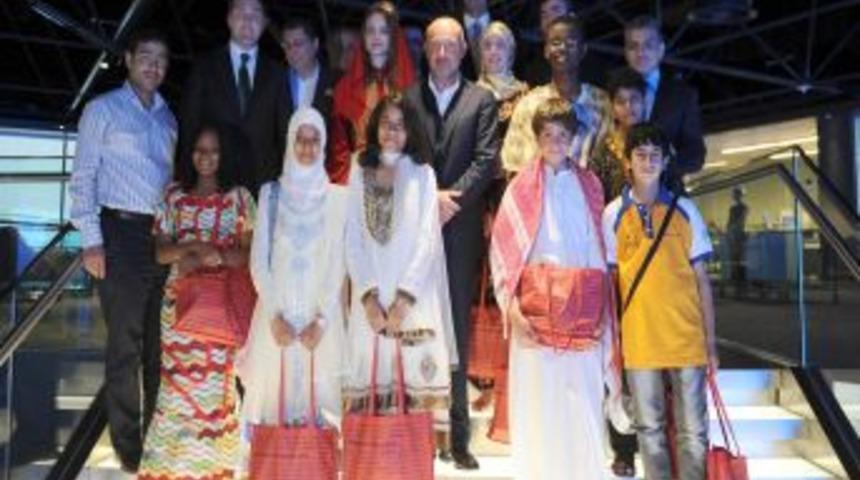 Ferit Şahenk'ten T&uuml;rk&ccedil;e Olimpiyatları'na Gelen &Ouml;ğrencilere &Ouml;vg&uuml;