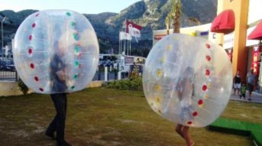 Babalar Ve &Ccedil;ocukları &Ccedil;ılgınca Eğlendi