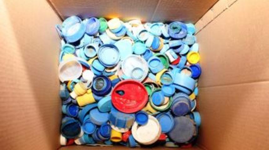 Plastik Kapaklar, Engellilere Tekerlekli Sandalye Olacak