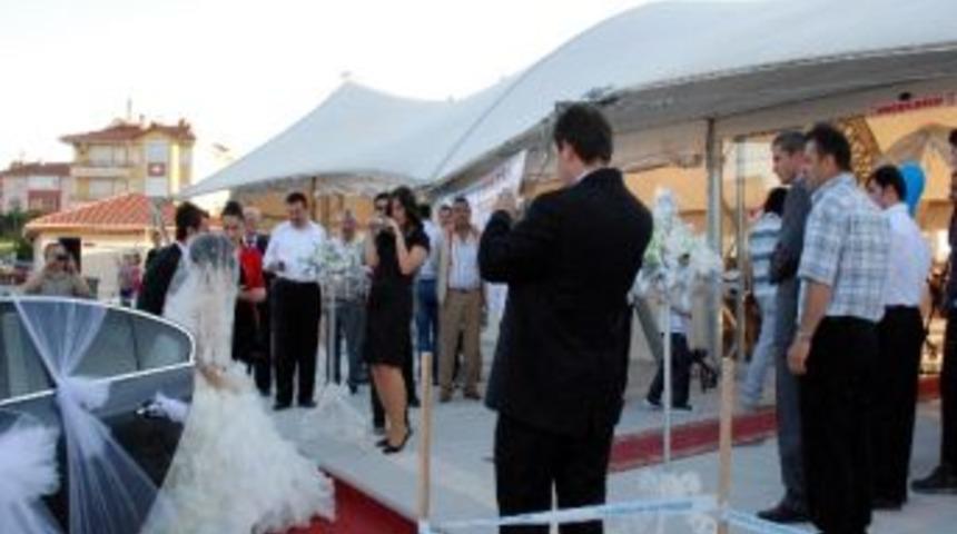 Belediyeden Taşk&ouml;pr&uuml;&rsquo;ye &Ouml;rnek D&uuml;ğ&uuml;n Salonu