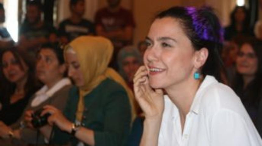 &Uuml;nl&uuml; Sanat&ccedil;ı Şevval Sam Depremzede &Ouml;ğrencilerle Buluştu