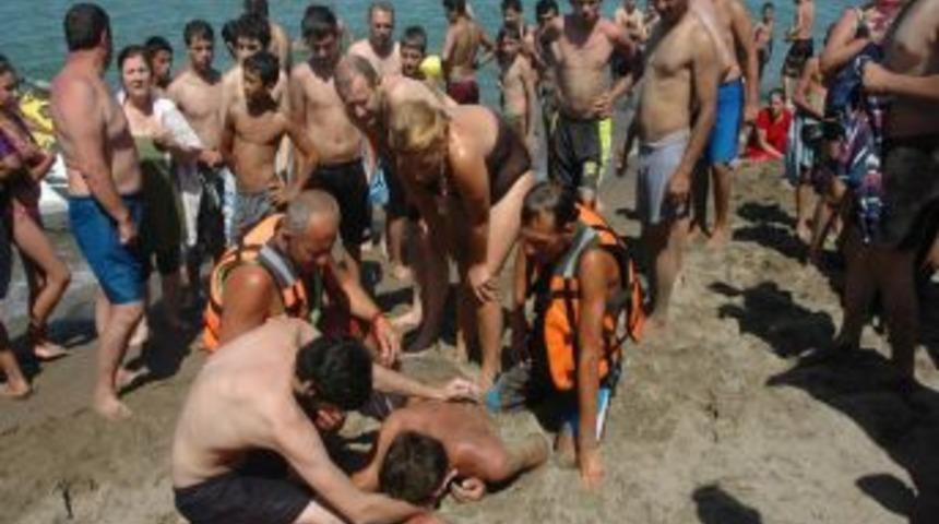 Karasu'da Hafta Sonu 38 Kişi Boğulma Tehlikesi Atlattı