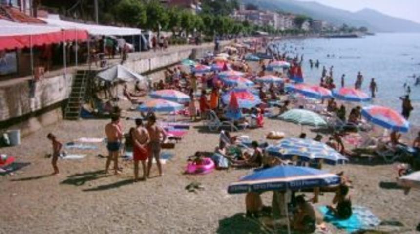 Yalova'da Deniz Temiz &Ccedil;ıktı