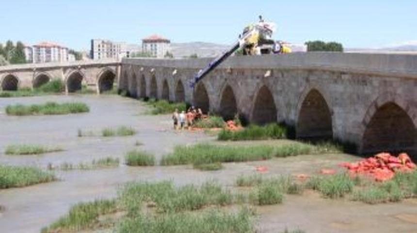 Tonlarca Soğanı Kızılırmak'a Attılar