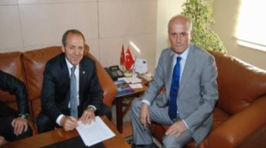 Eğitime Hayırsever Desteği S&uuml;r&uuml;yor