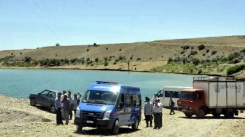 Gen&ccedil; Kız Suya D&uuml;şen Emeğini Almak İsterken Akıntıya Kapıldı