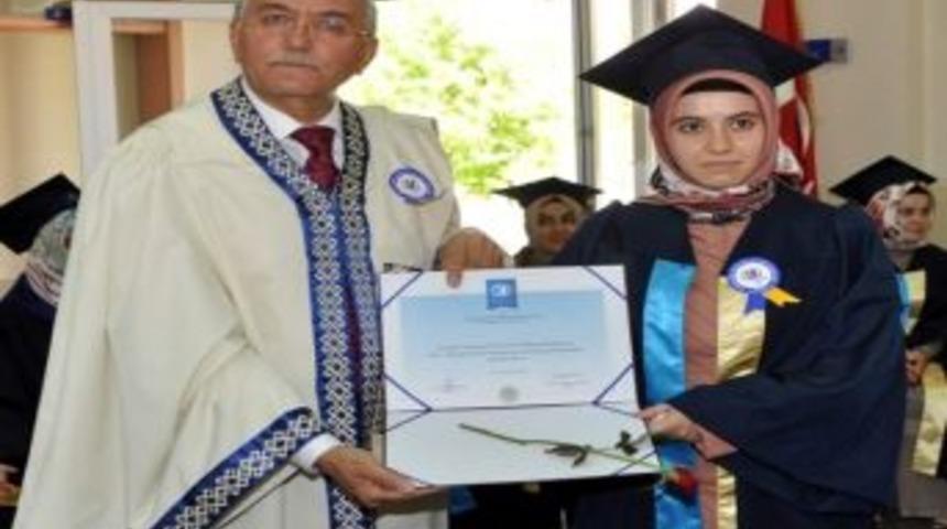 Esog&uuml; İlahiyat Fak&uuml;ltesi İlk Mezunlarını Verdi