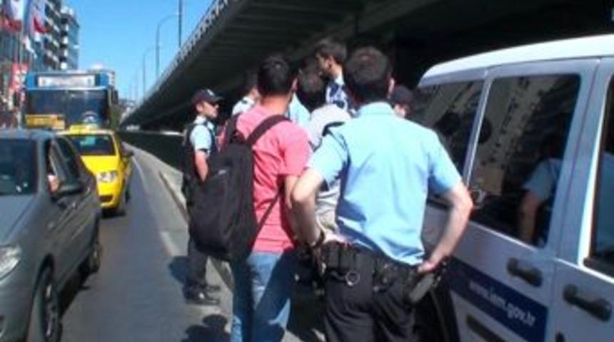 Halk Otob&uuml;s&uuml;nde Ş&uuml;pheli Şahıs Alarmı