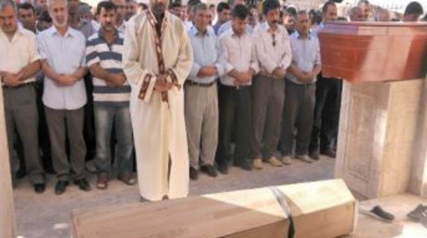 Yangında &Ouml;len 4 Mahkumun Cenazesi Toprağa Verildi