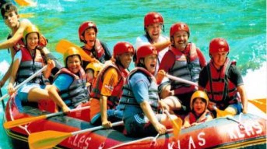 Eğitimciler K&ouml;pr&uuml;l&uuml; Kanyon'da Rafting Yaparak Stres Attı