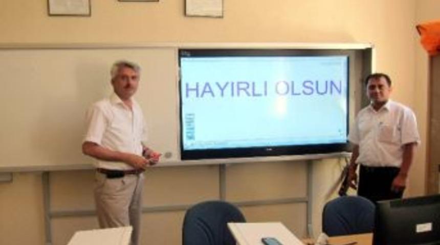 Kulu&rsquo;da İlk Akıllı Tahta Bir Liseye Takıldı