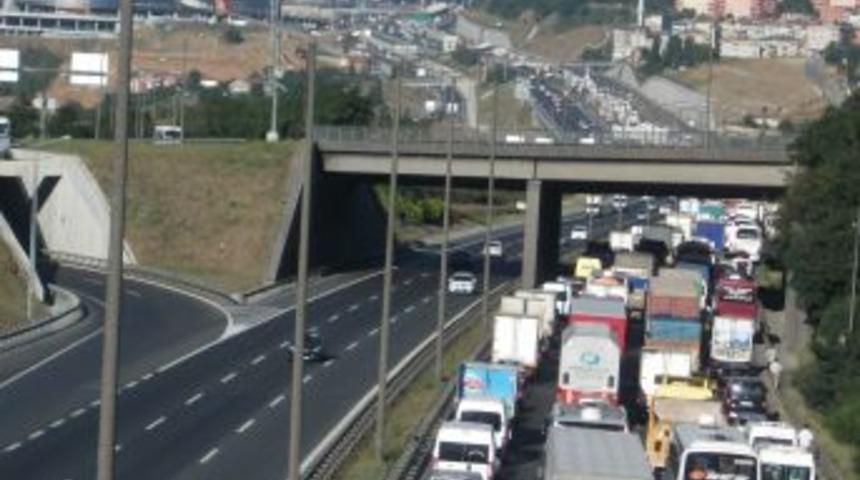 TEM&rsquo;de K&ouml;pr&uuml; Trafiği Durma Noktasına Geldi