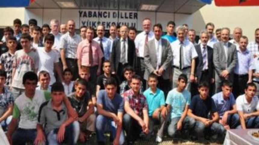 Batmanlı &Ouml;ğrencilerin İngilizce Yaz Kampı Coşkuyla Başladı