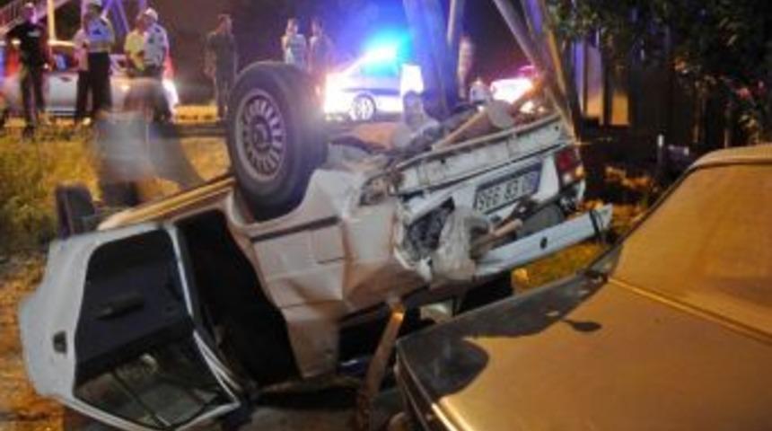 İki Ayrı Trafik Kazasında 1 Kişi &Ouml;ld&uuml;, 5 Kişi Yaralandı