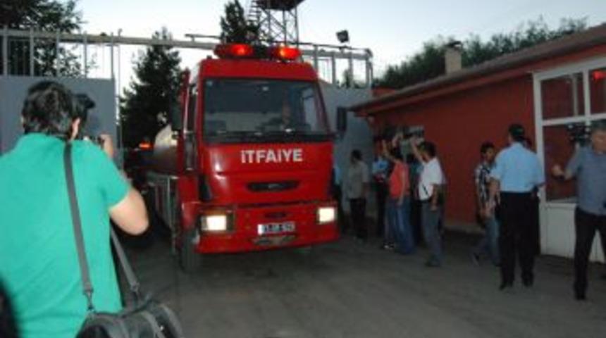 Gaziantep'te Bir Mahkumun &Ccedil;ıkarmaya &Ccedil;alıştığı Yangın Kontrol Altın Alındı